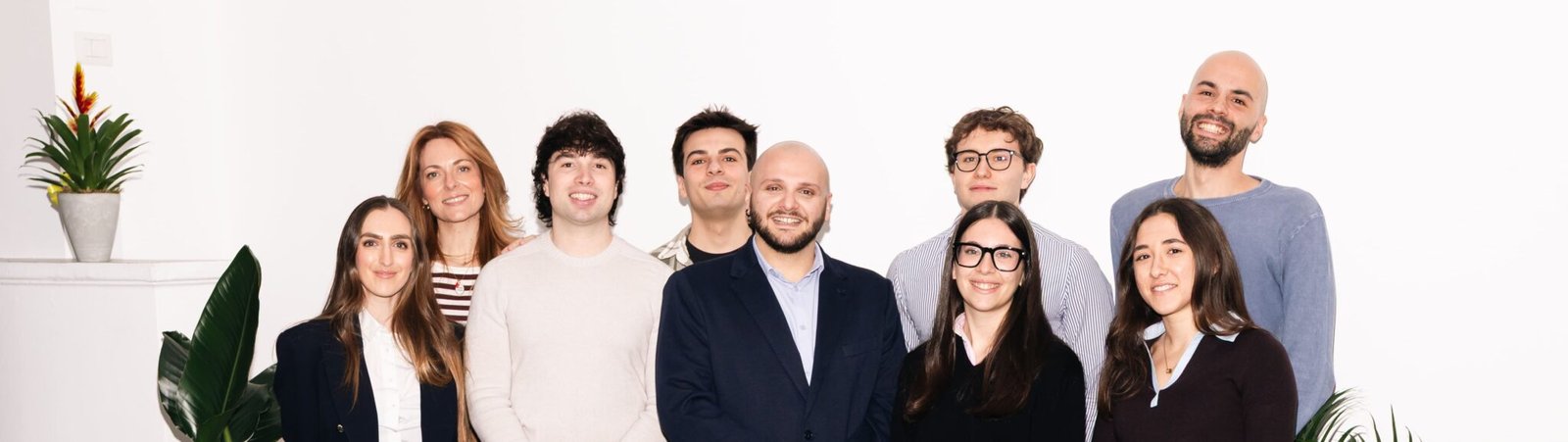 Team di Always Friday in posa per foto istituzionale