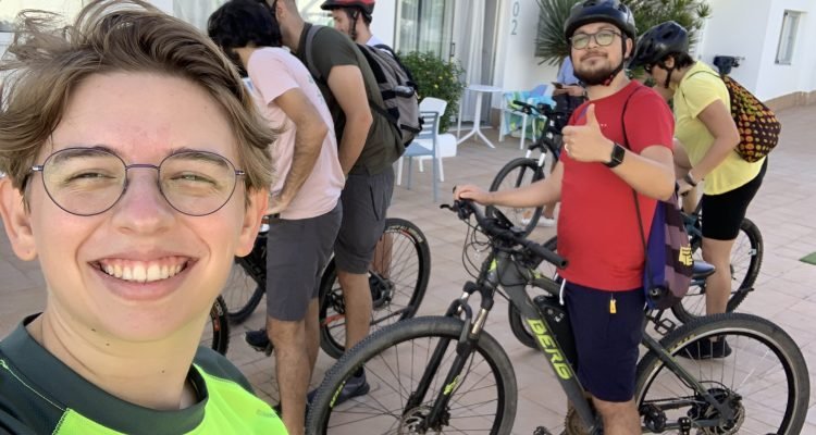 Alcuni ragazzi del team di Agilelab prima di un giro in bici